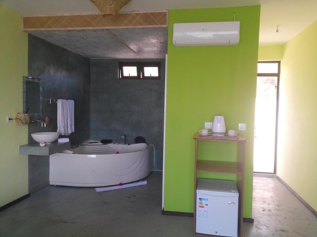 ホテル Le Pandanus Quatre Vents エクステリア 写真